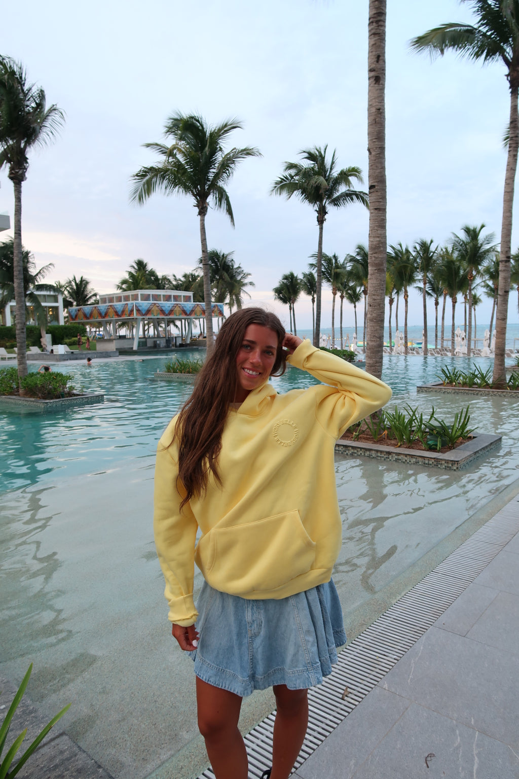 THE RUNNERS CLUB HOODIE // LEMON